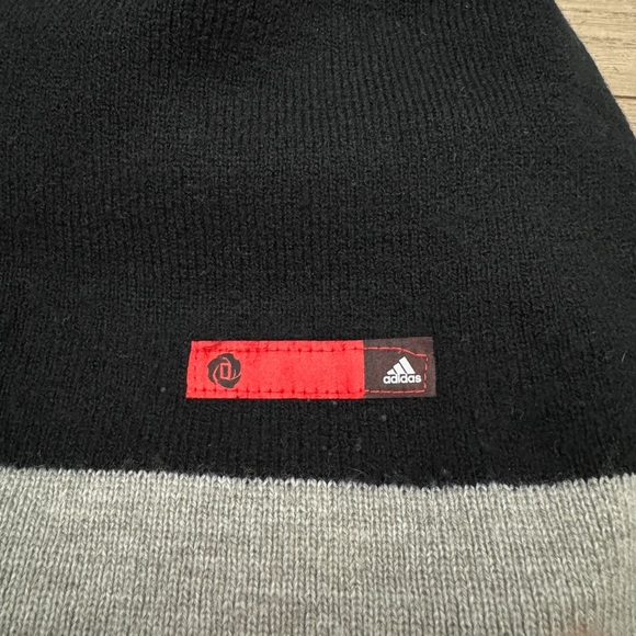 Adidas Derrick Rose Logo Knit Cuff Pom Beanie Men’s Women’s Grey Red Black OSFA - Picture 7 of 9